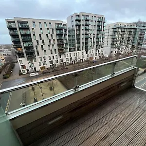 Modern 2 Bed - Olympic Park Stratford Apartment